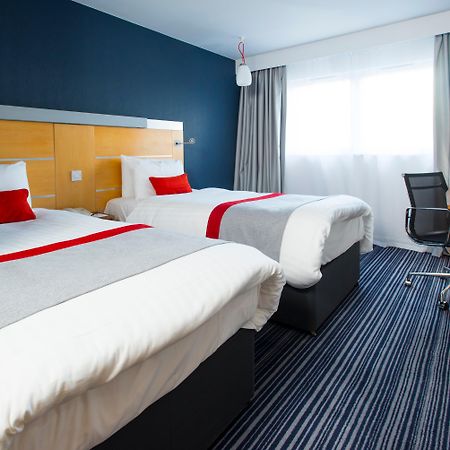 Holiday Inn Express London - Epsom Downs By Ihg Dış mekan fotoğraf