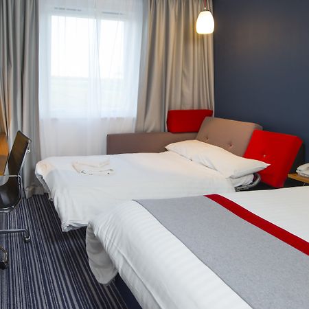 Holiday Inn Express London - Epsom Downs By Ihg Dış mekan fotoğraf