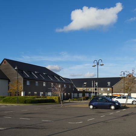 Holiday Inn Express London - Epsom Downs By Ihg Dış mekan fotoğraf