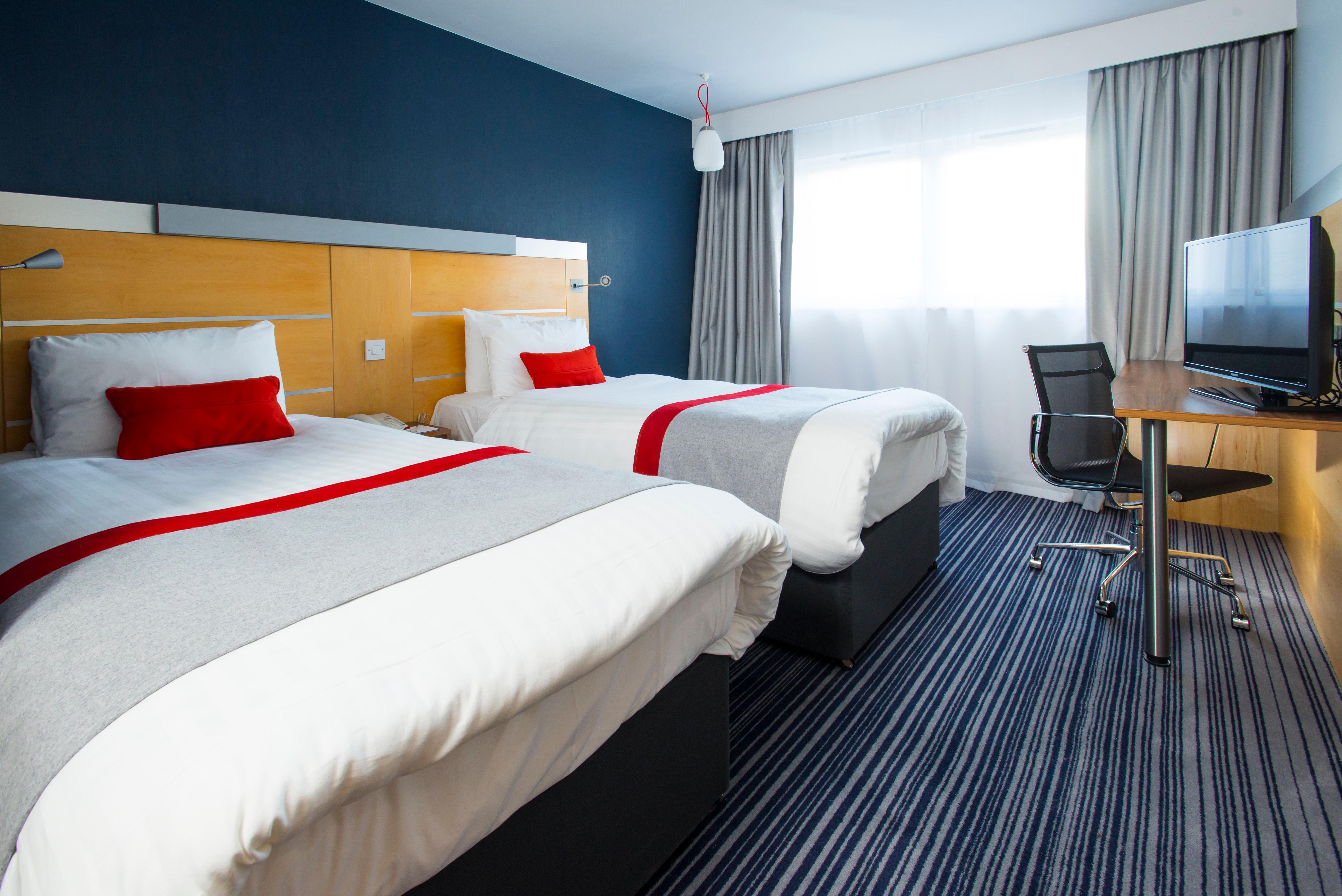 Holiday Inn Express London - Epsom Downs By Ihg Dış mekan fotoğraf