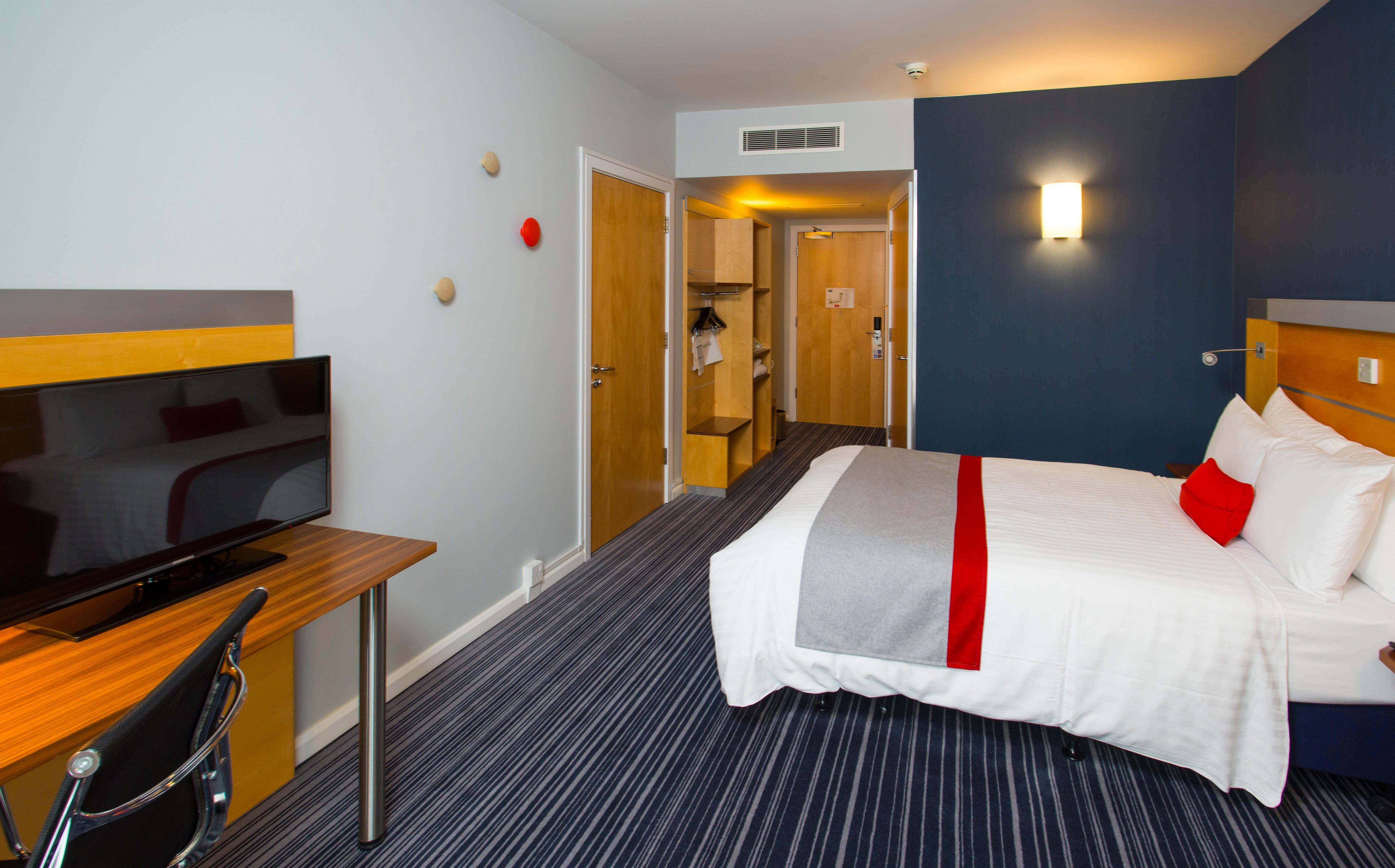 Holiday Inn Express London - Epsom Downs By Ihg Dış mekan fotoğraf