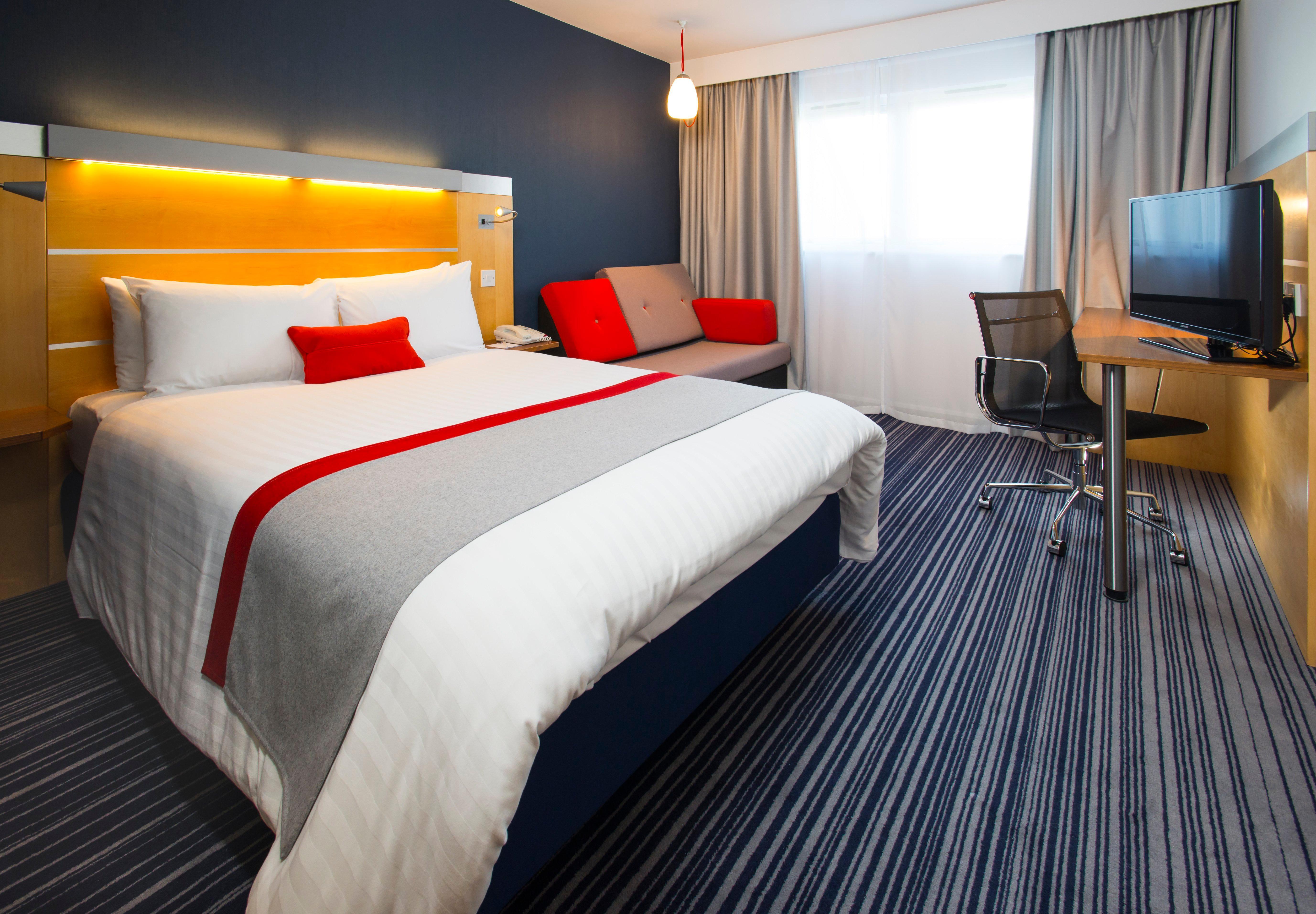 Holiday Inn Express London - Epsom Downs By Ihg Dış mekan fotoğraf