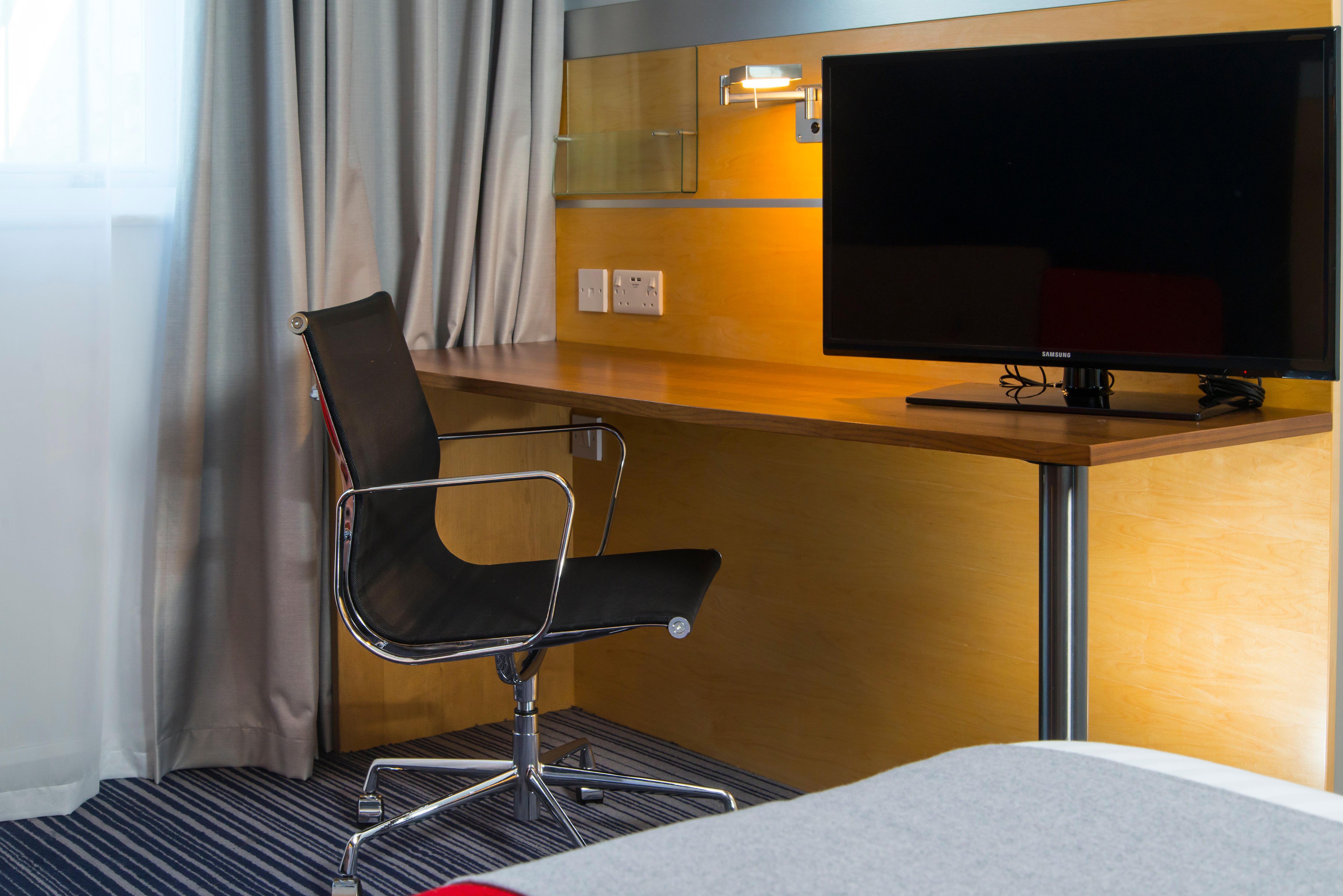 Holiday Inn Express London - Epsom Downs By Ihg Dış mekan fotoğraf