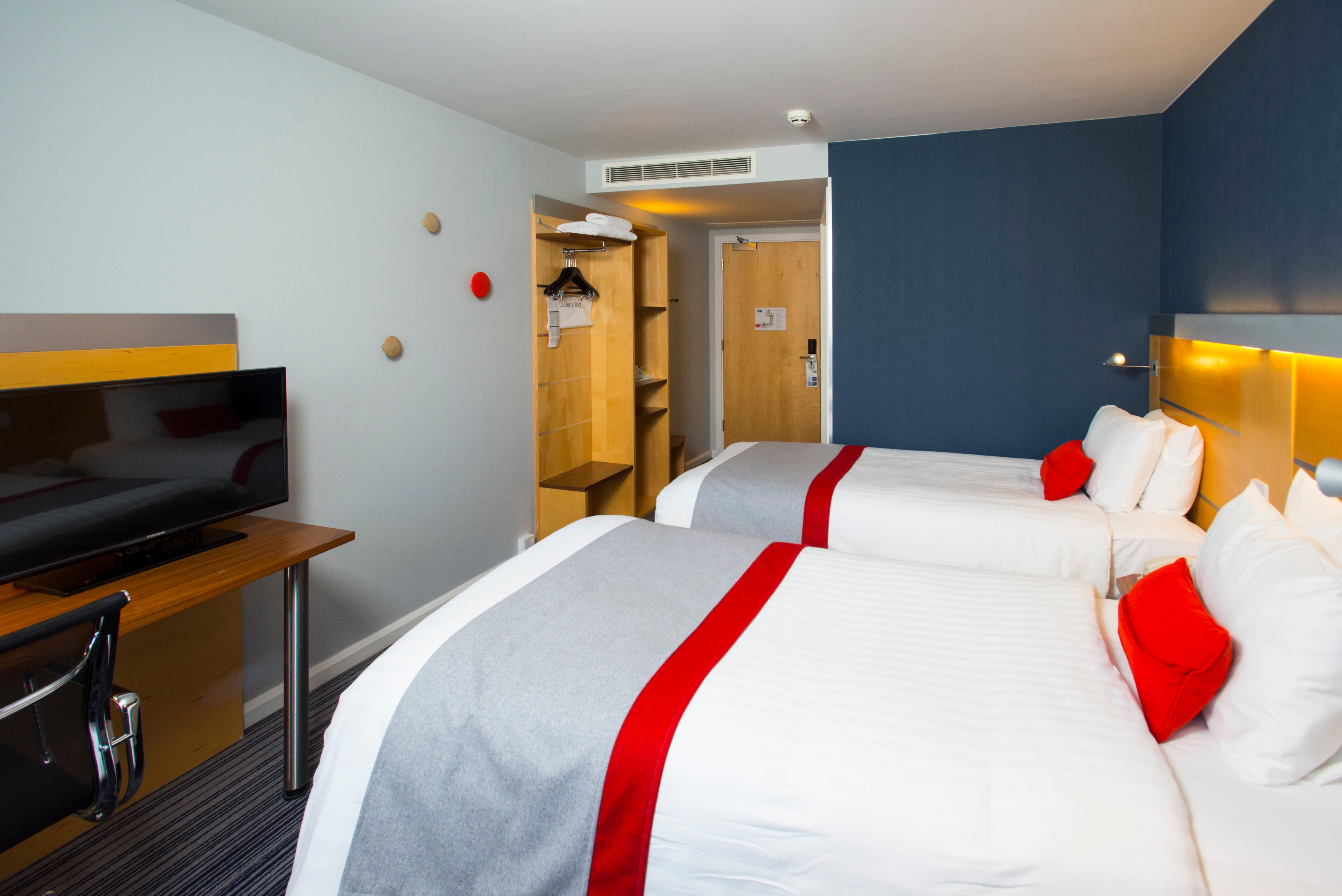 Holiday Inn Express London - Epsom Downs By Ihg Dış mekan fotoğraf