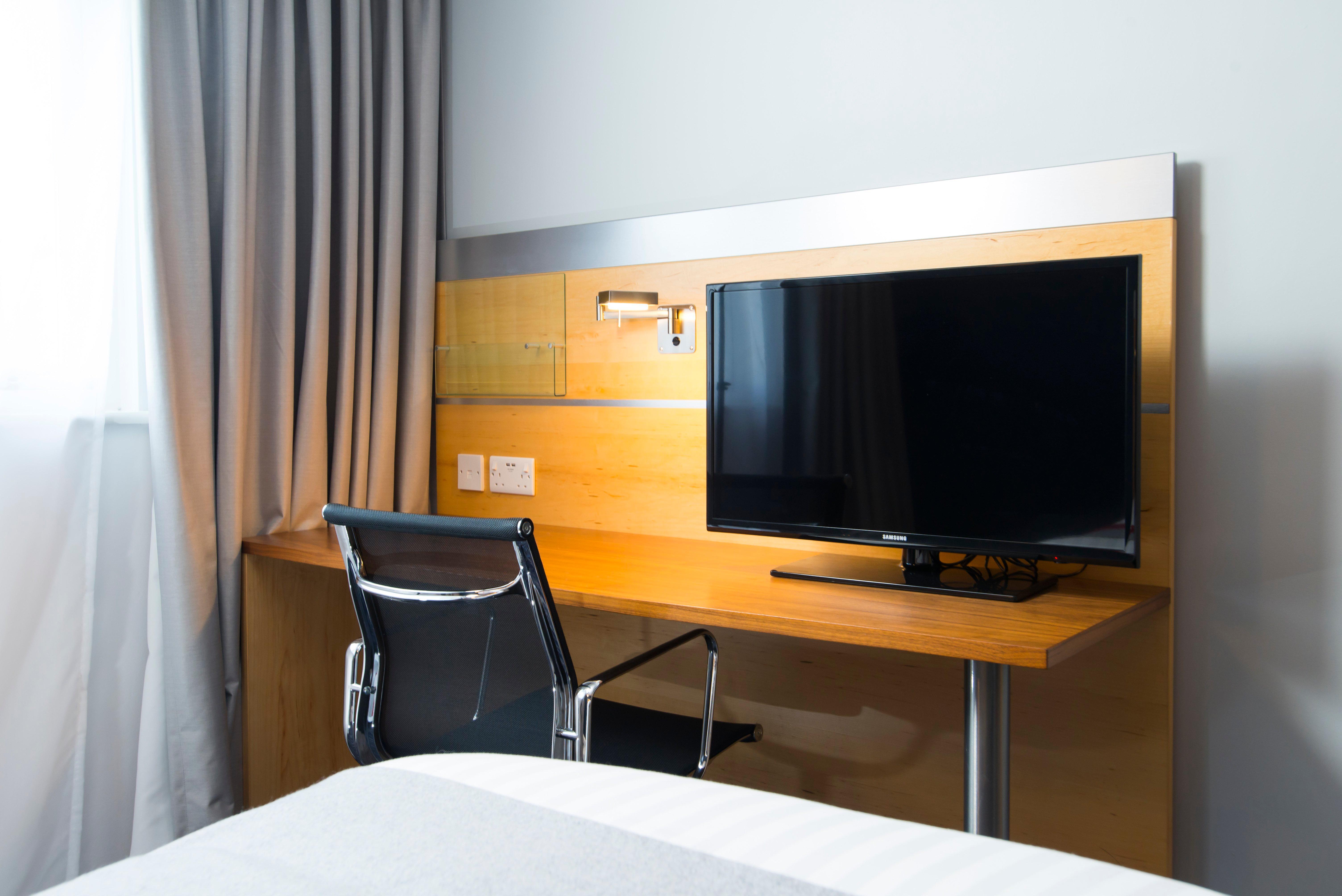 Holiday Inn Express London - Epsom Downs By Ihg Dış mekan fotoğraf