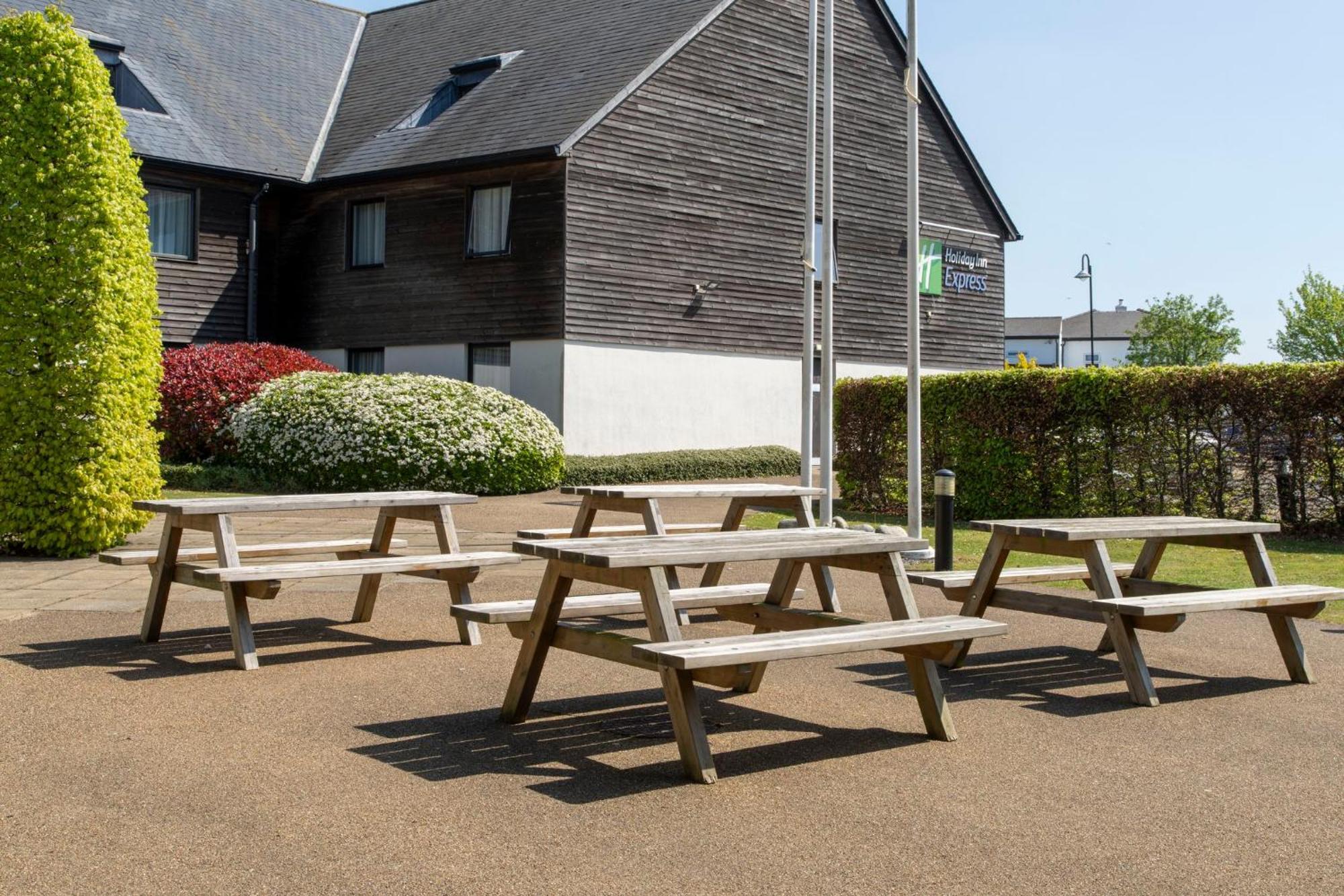Holiday Inn Express London - Epsom Downs By Ihg Dış mekan fotoğraf