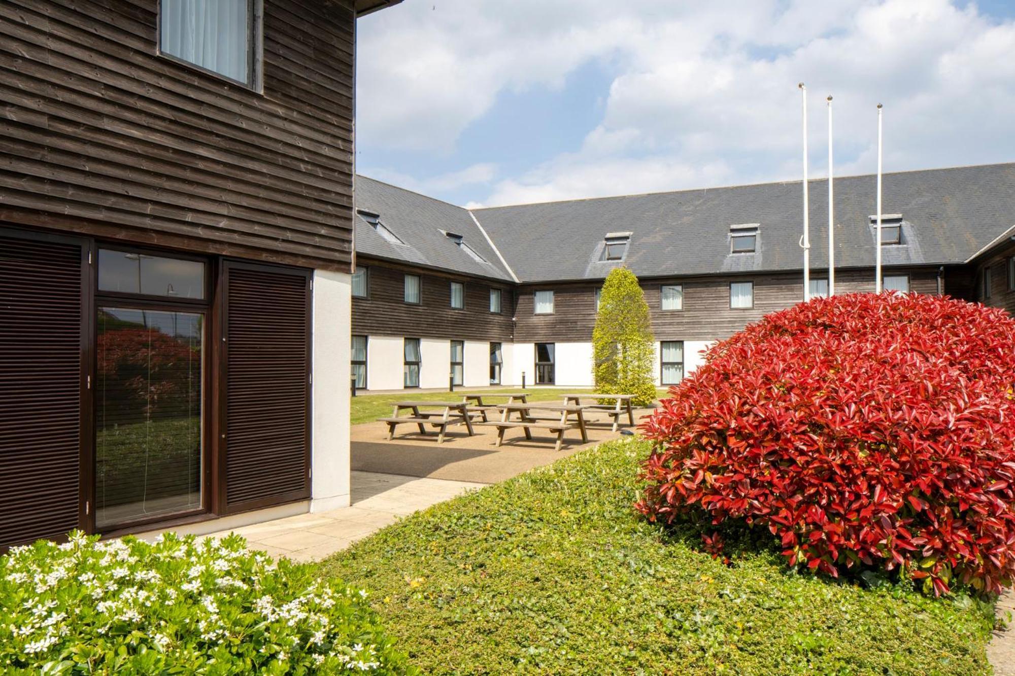 Holiday Inn Express London - Epsom Downs By Ihg Dış mekan fotoğraf